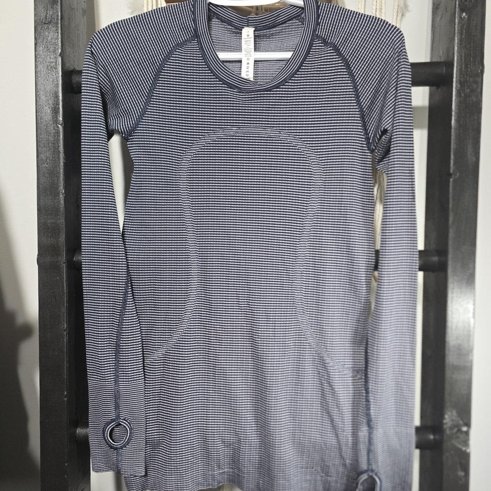 Women's Black and White Long Sleeve Top